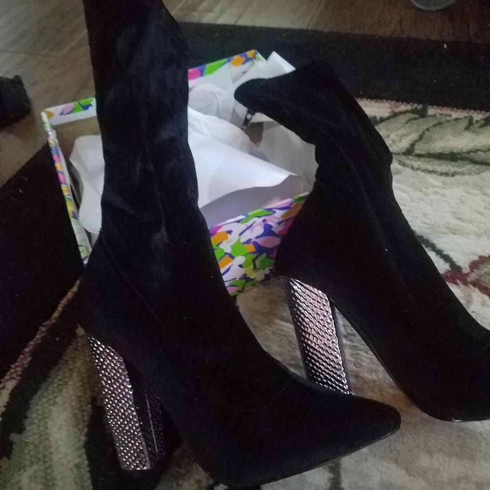 Boots - Picture 3 of 3